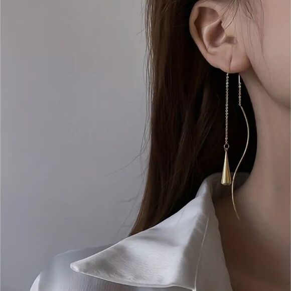 Elegant Gold or Silver Long Droplet Threader Earrings - Picture 5 of 6